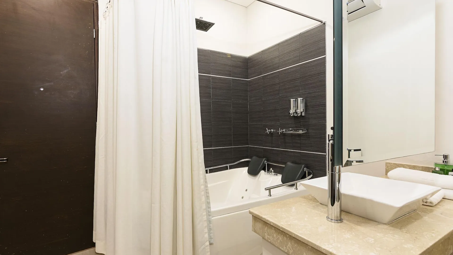 מדיין Hotel Lincoln 4*,  קולומביה