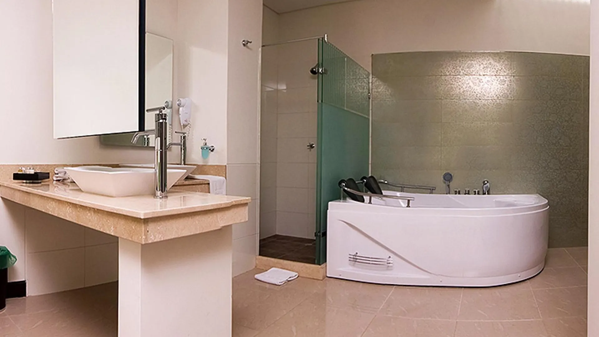 Hotel Lincoln 메딜린 4*,