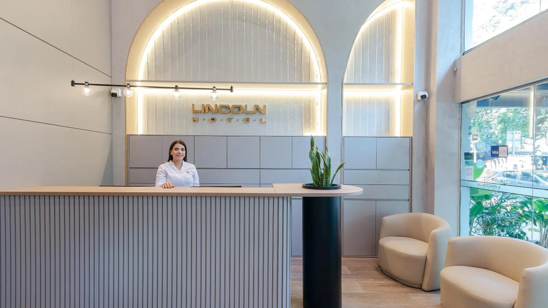 Hotel Lincoln contacts
